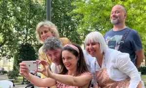 Il Pranzo degli Illegali: la commedia dei piatti vuoti e delle risate in tavola