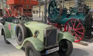 Una automobile del 1926 ha fatto tappa a Tortona: direzione Principato di Monaco